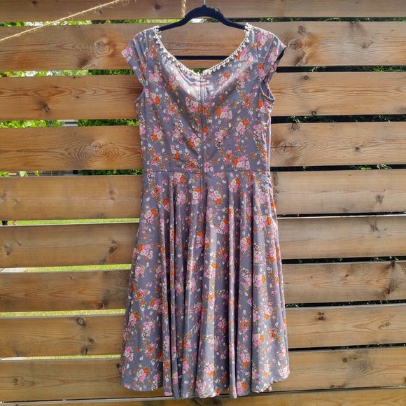 Hell Bunny Vintage-Style 50s Calf Dresses - Picture 2 of 3